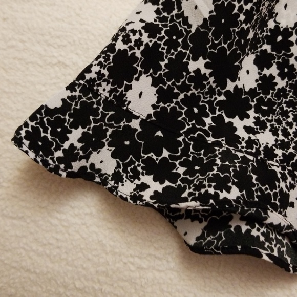 EXPRESS Black/White floral crepe dress sz 5/6 - Picture 6 of 7